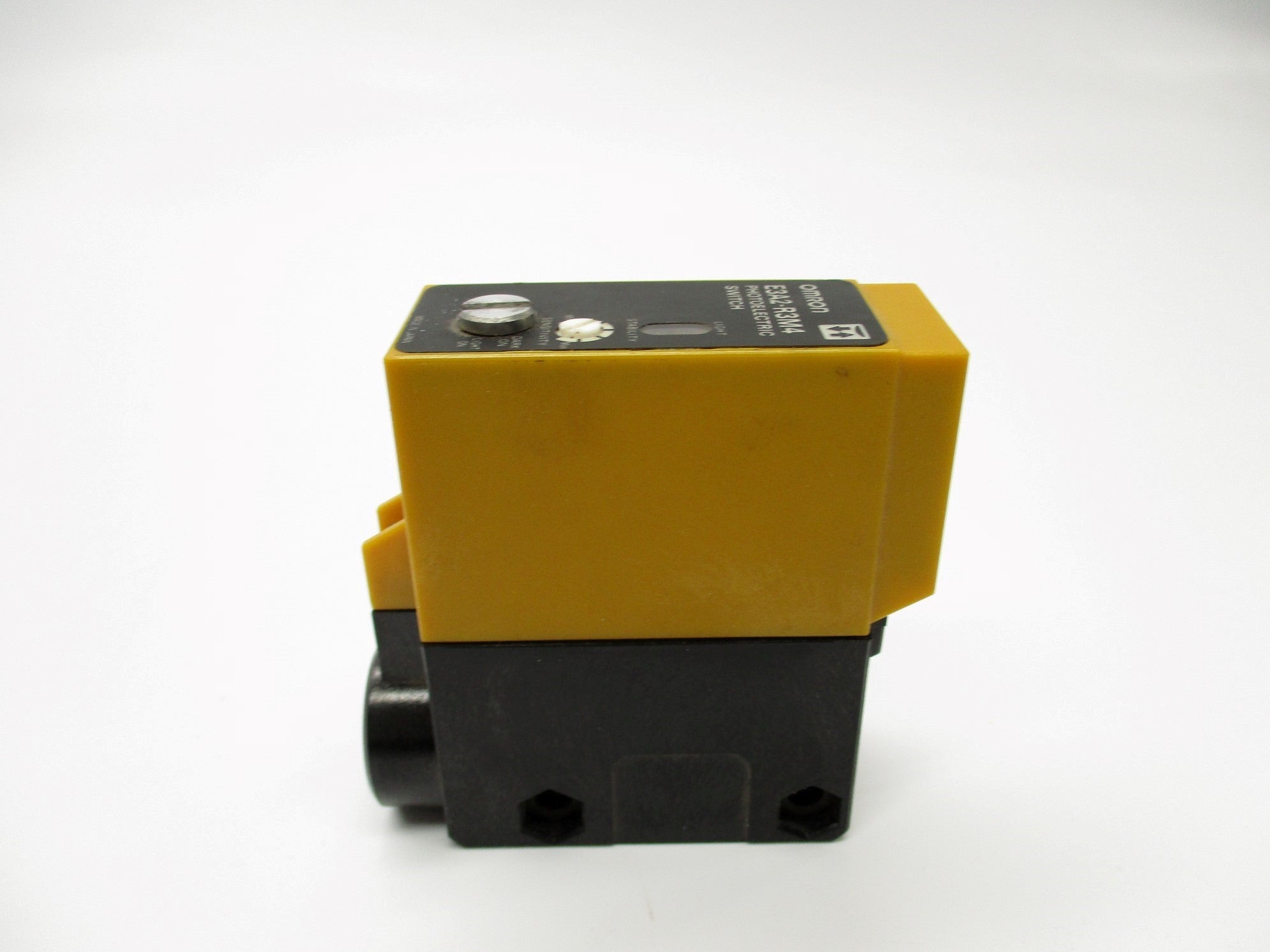 OMRON E3A2-R3M4 NSNP