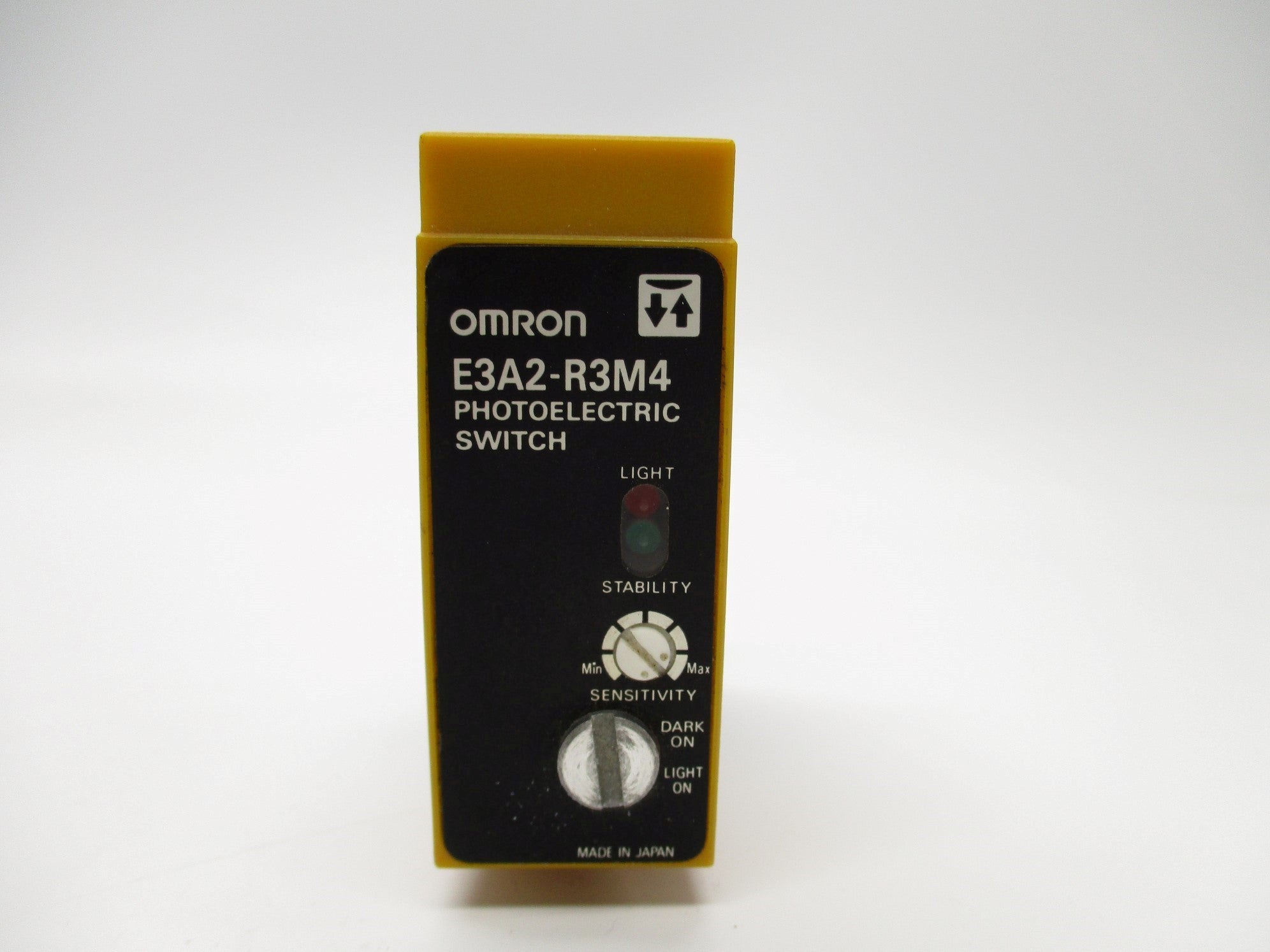 OMRON E3A2-R3M4 NSNP