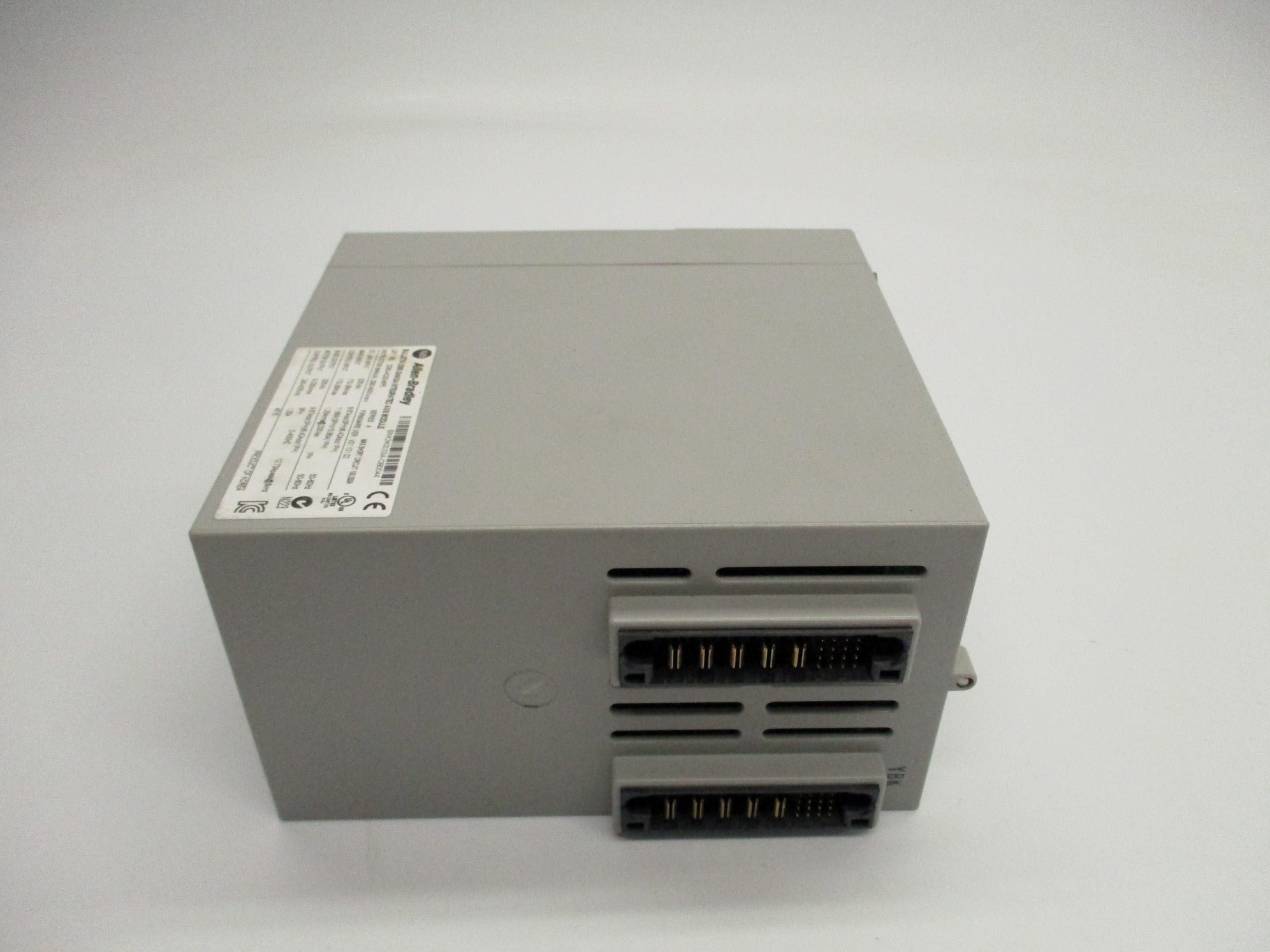 ALLEN BRADLEY 2093-AC05-MP5 SER. A F/W V01.101.02 UNMP