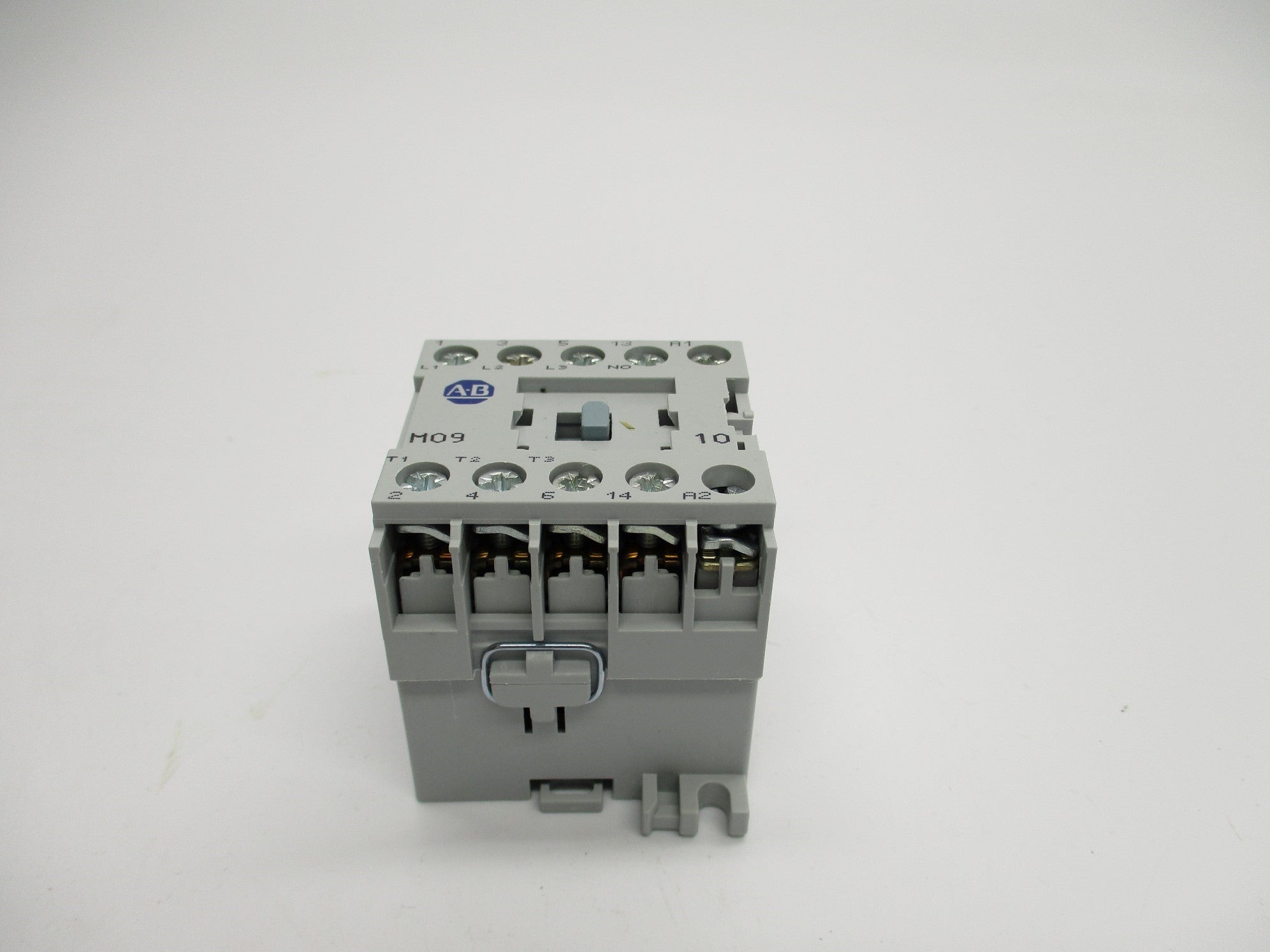 ALLEN BRADLEY 100-M09NZ243S SER. A 24VDC (WH) NSMP