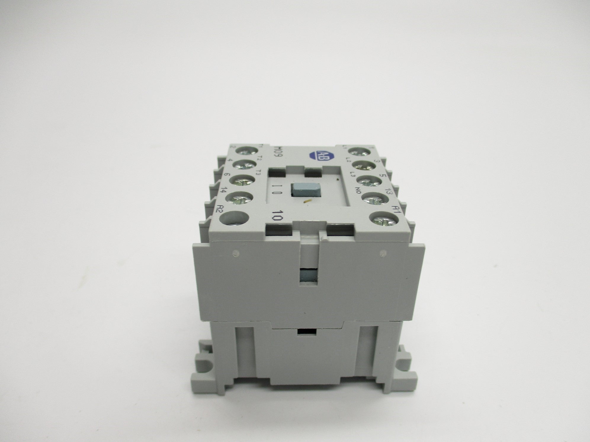 ALLEN BRADLEY 100-M09NZ243S SER. A 24VDC (WH) NSMP