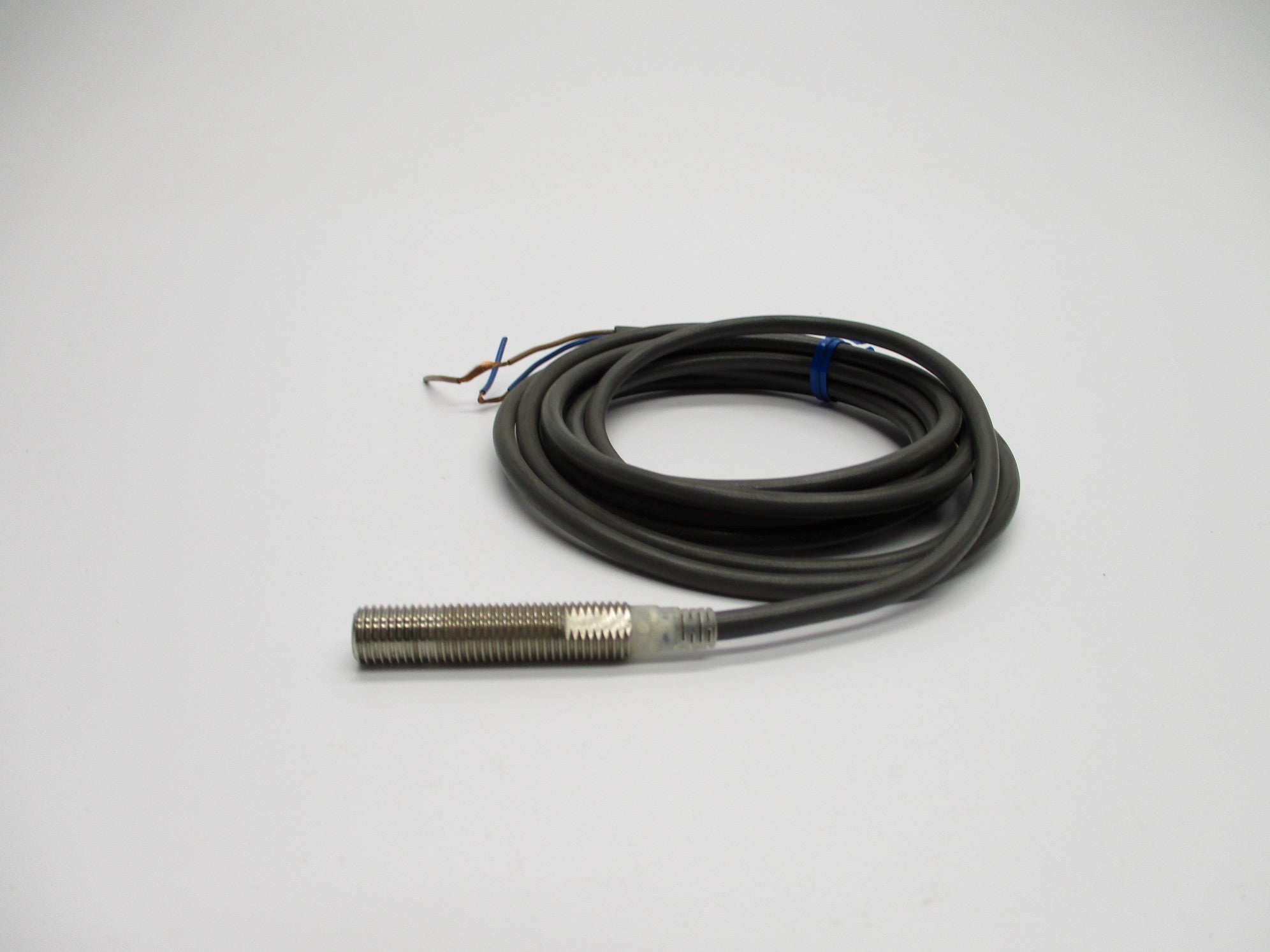 OMRON E2E-X1R5Y1 24-240VAC NSNP