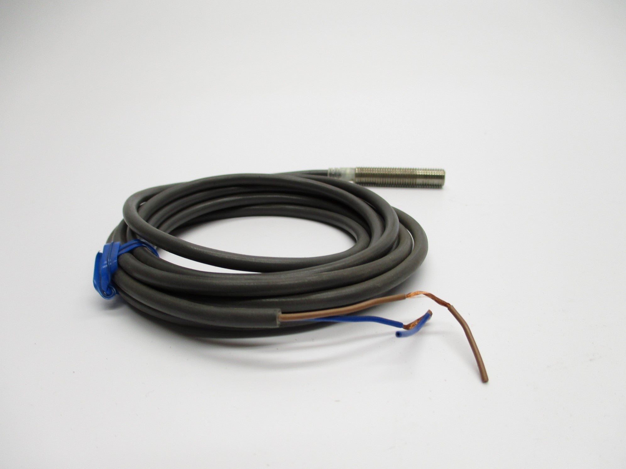 OMRON E2E-X1R5Y1 24-240VAC NSNP