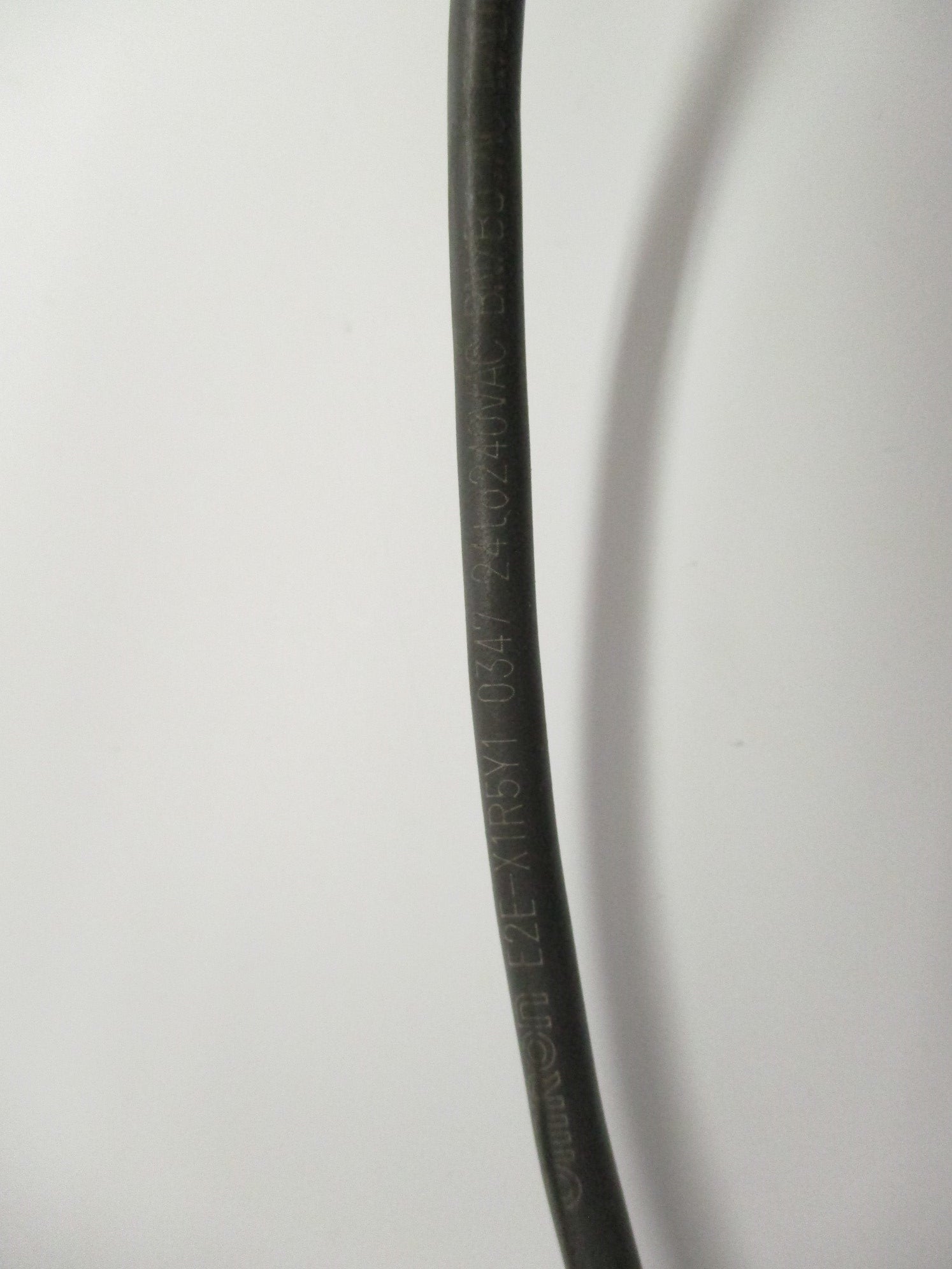 OMRON E2E-X1R5Y1 24-240VAC NSNP