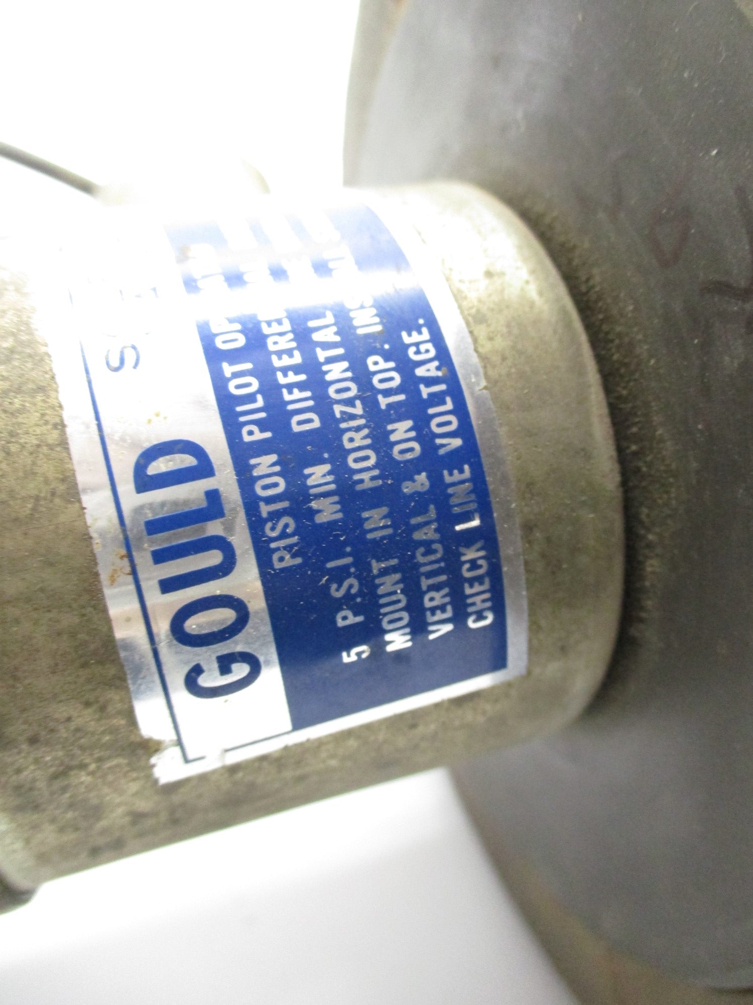 GOULD Q4 550V UNMP