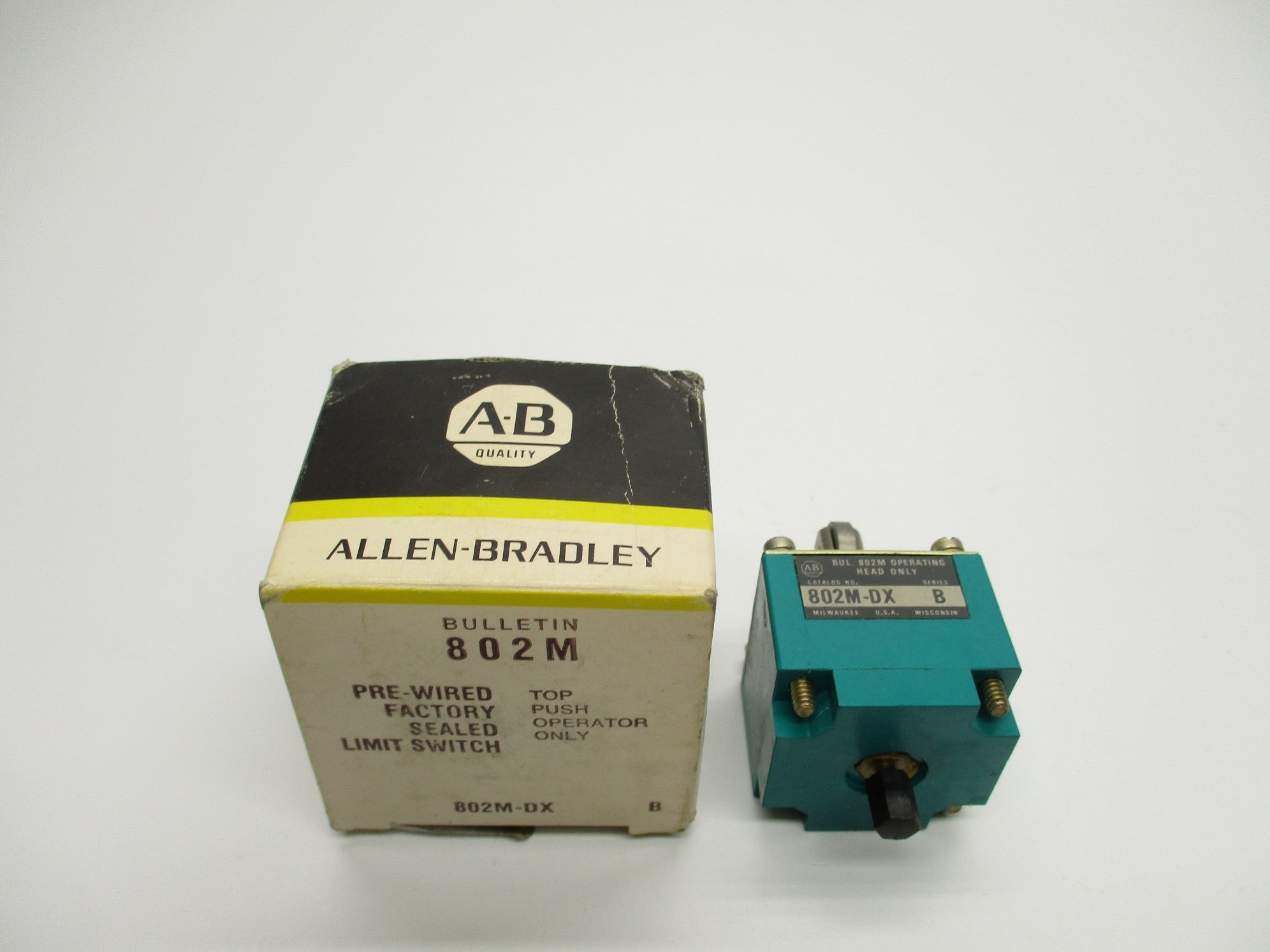 ALLEN BRADLEY 802M-DX SER. B (BK/YL) NSMP
