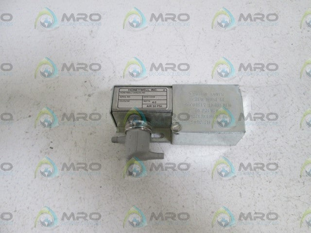 HONEYWELL RELAY, W/JUNC BOX RP418A1107 *NEW NO BOX*