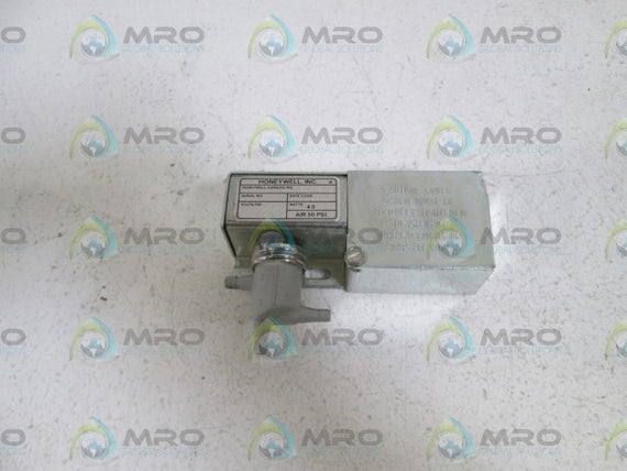 HONEYWELL RELAY, W/JUNC BOX RP418A1107 *NEW NO BOX*