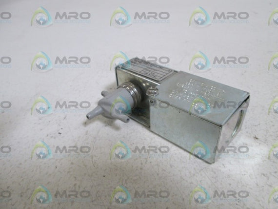 HONEYWELL RELAY, W/JUNC BOX RP418A1107 *NEW NO BOX*