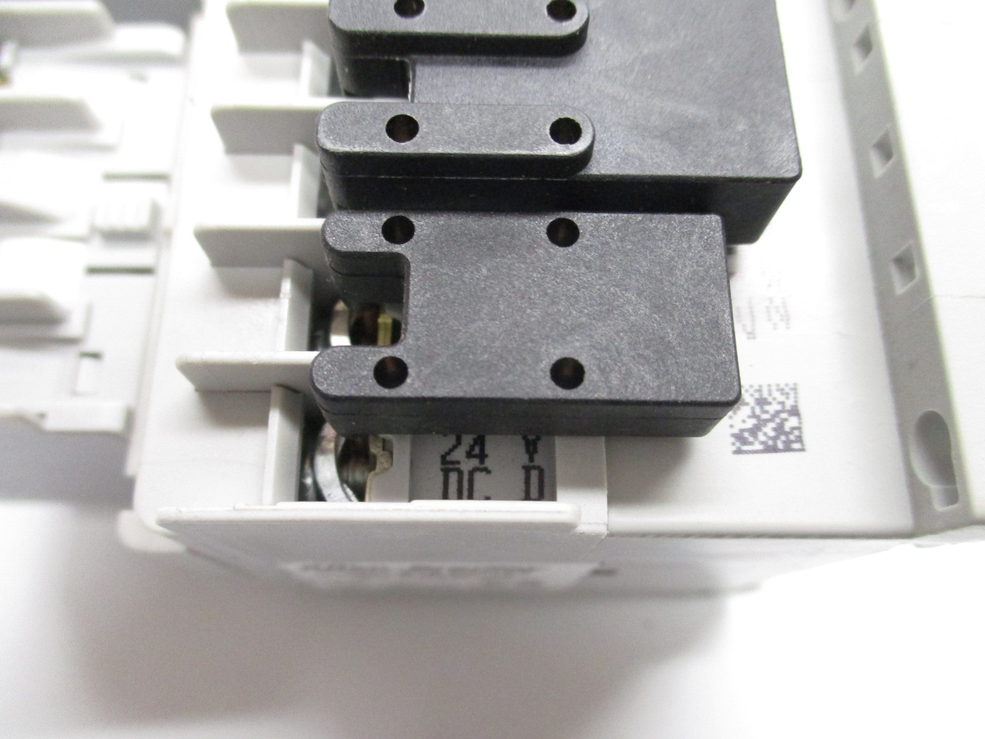 ALLEN BRADLEY 104-K05DJ02 SER. A 24VDC NSNP