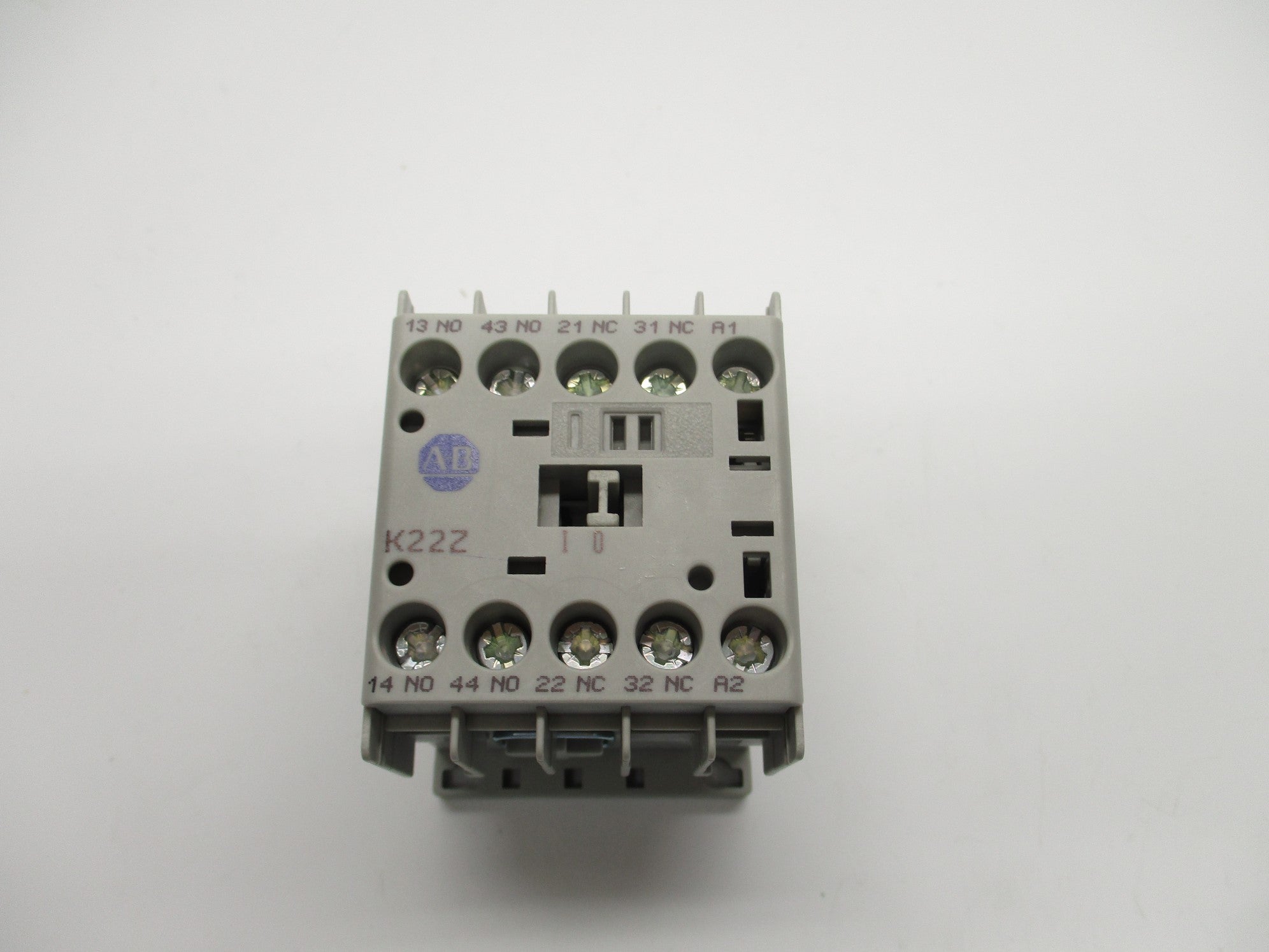ALLEN BRADLEY 700-K22Z-D SER. B 110/120V (WH) NSMP