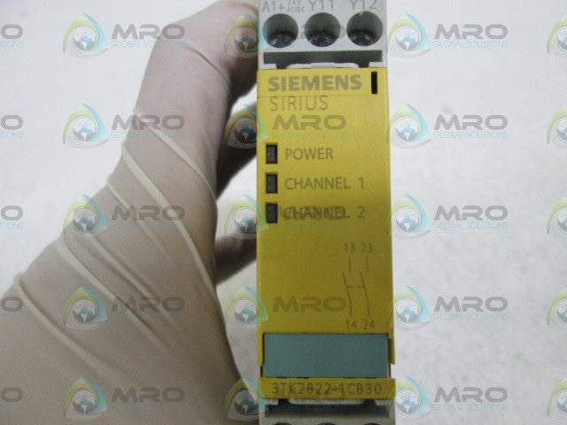 SIEMENS SAFETY RELAY 3TK2822-1CB30 *NEW NO BOX*
