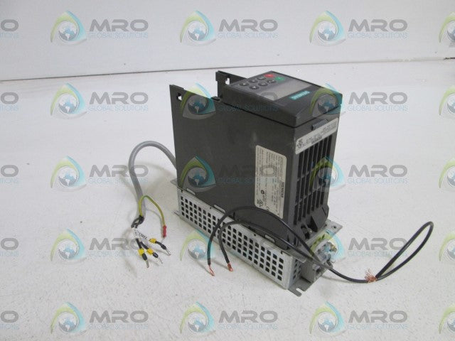 SIEMENS DRIVE 6SE6420-2UD21-1AA1 (AS PICTURED) *USED*