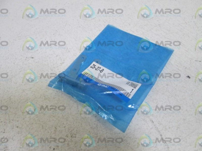 SMC CONNECTOR MOUNTING BRACKET RIGH ANGLE ZS-27-B * NEW IN BAG *