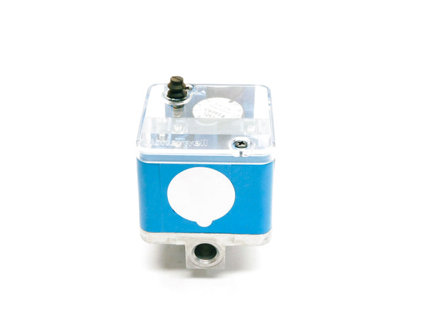 HONEYWELL C6097A1012 3-21PSI 120-240VAC -40'F-140'F NSMP