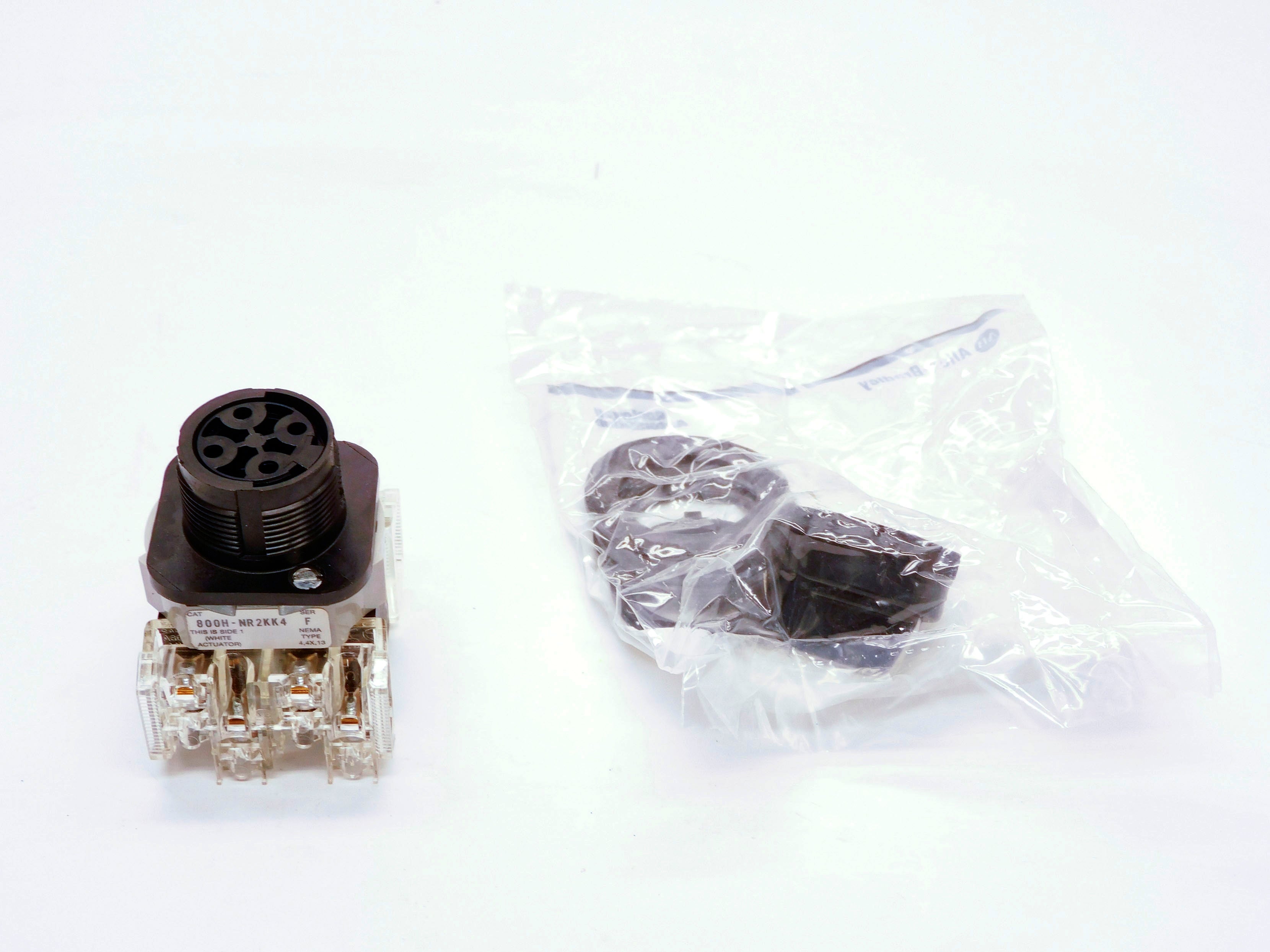 ALLEN BRADLEY 800H-NR2KK4 SER. F (WH) NSMP