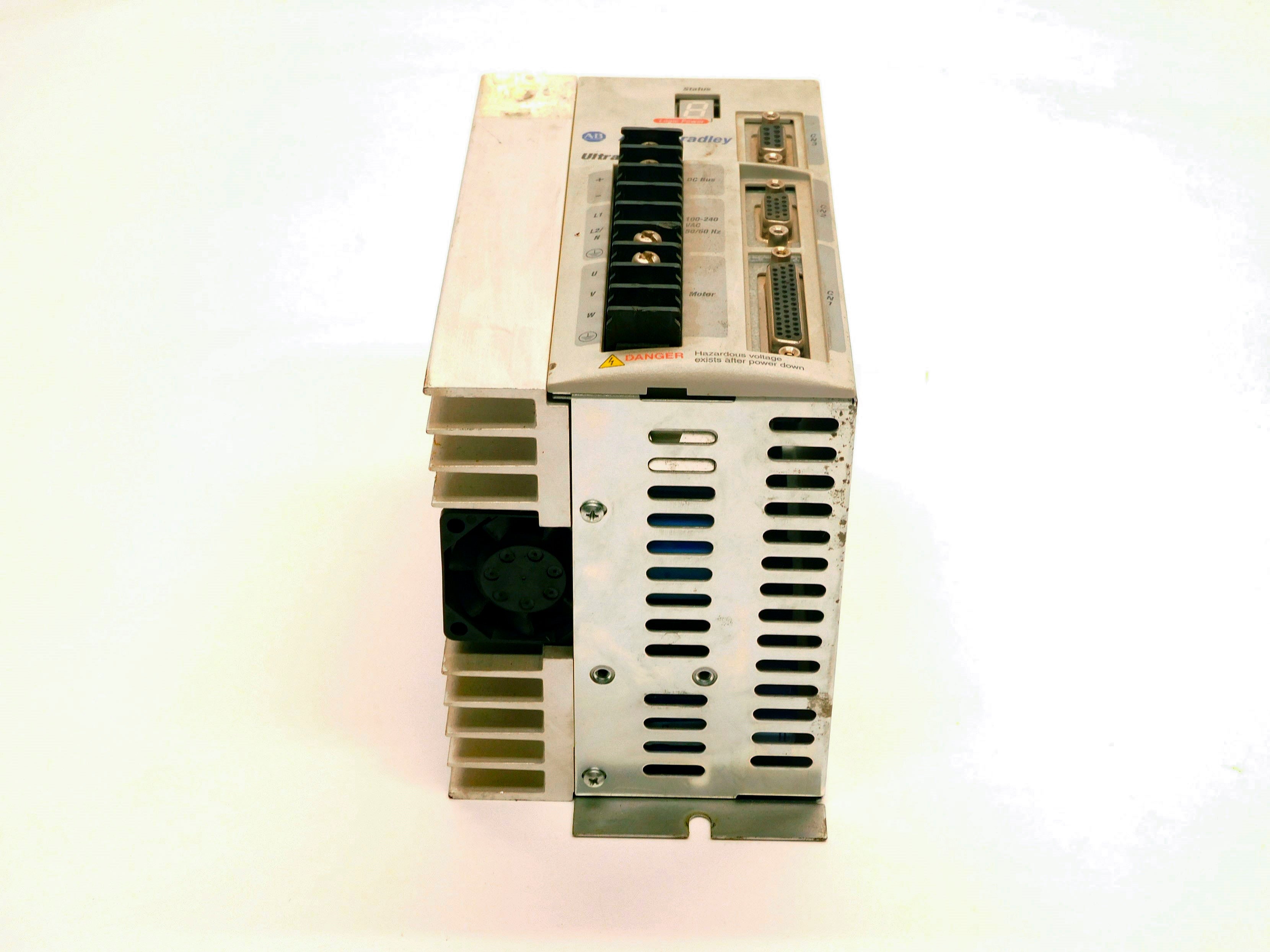 ALLEN BRADLEY 2098-DSD-020 SER. C F/W V1.52 UNMP