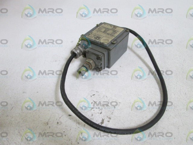 SQUARE D PRESSURE SWITCH 9012 GBW-2 *USED*