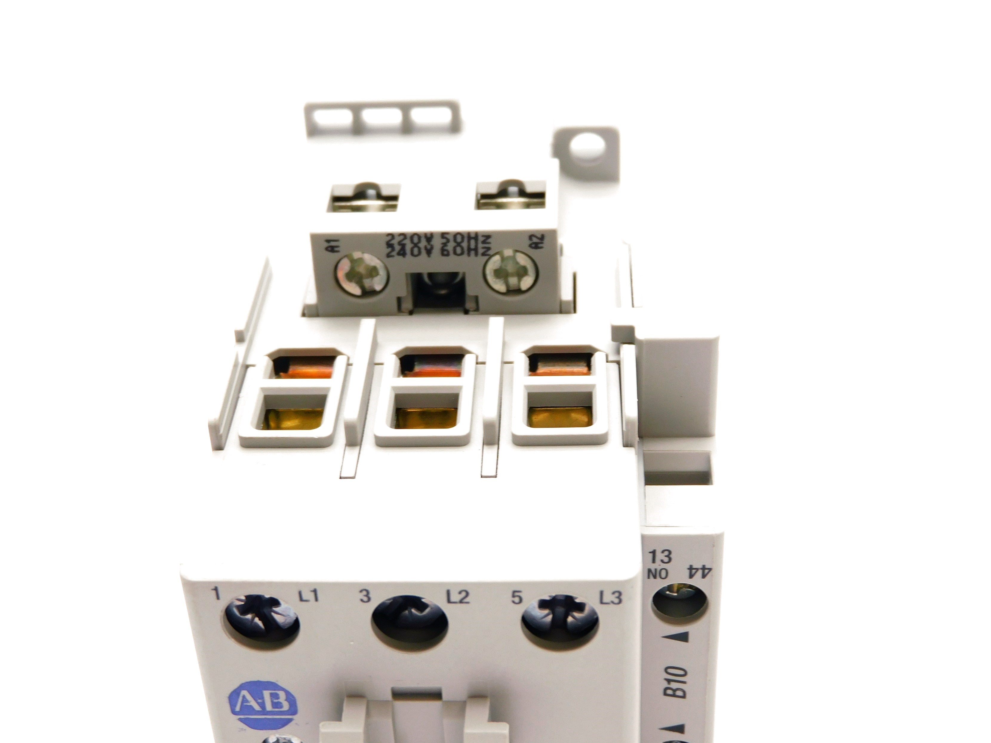 ALLEN BRADLEY 100-C30A10 SER. C 220/240V (BR/WH) NSMP