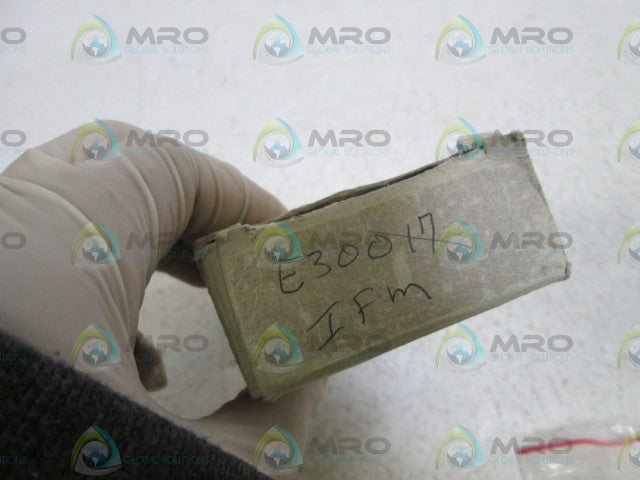IFM EFECTOR E30017 MOUTNING SET *NEW IN BOX*