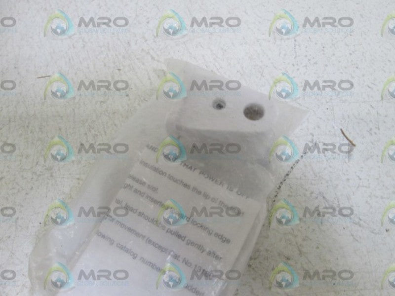 LEVITON 3ZK90 LAMPHOLDER * NEW IN FACTORY BAG *