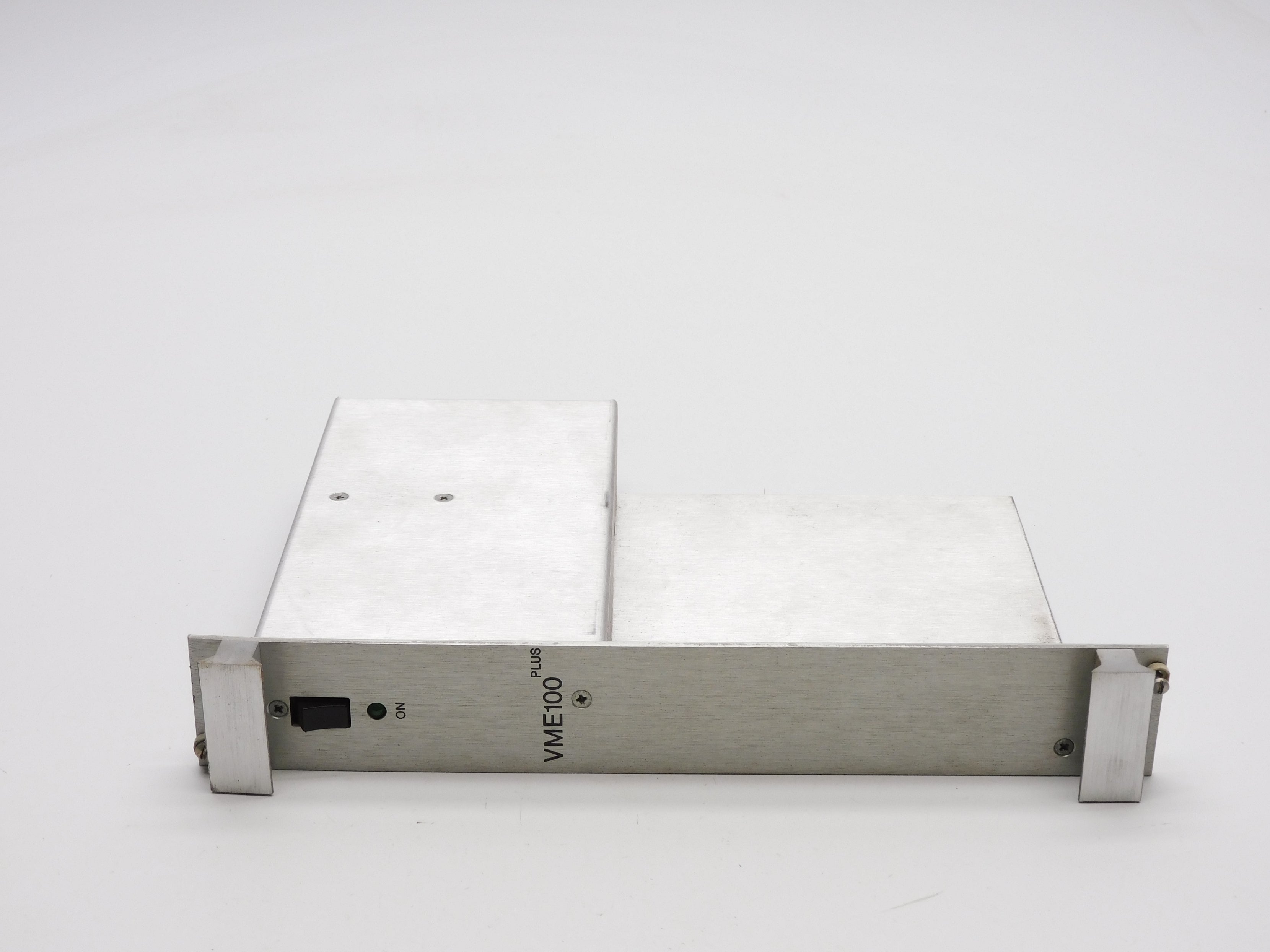 TRI SOURCE VME100-6D UNMP