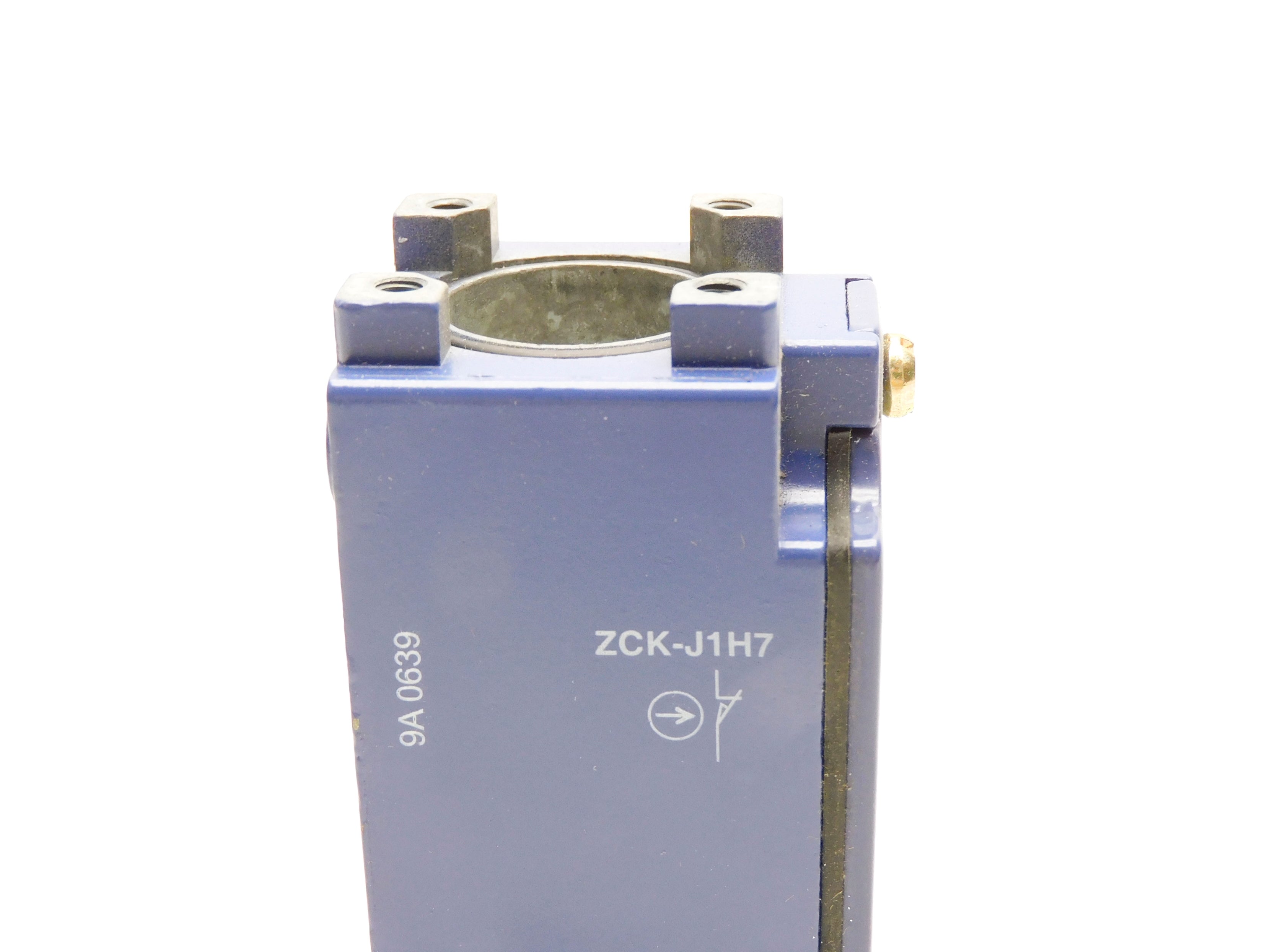 TELEMECANIQUE ZCK-J1H7 240V 3A NSNP