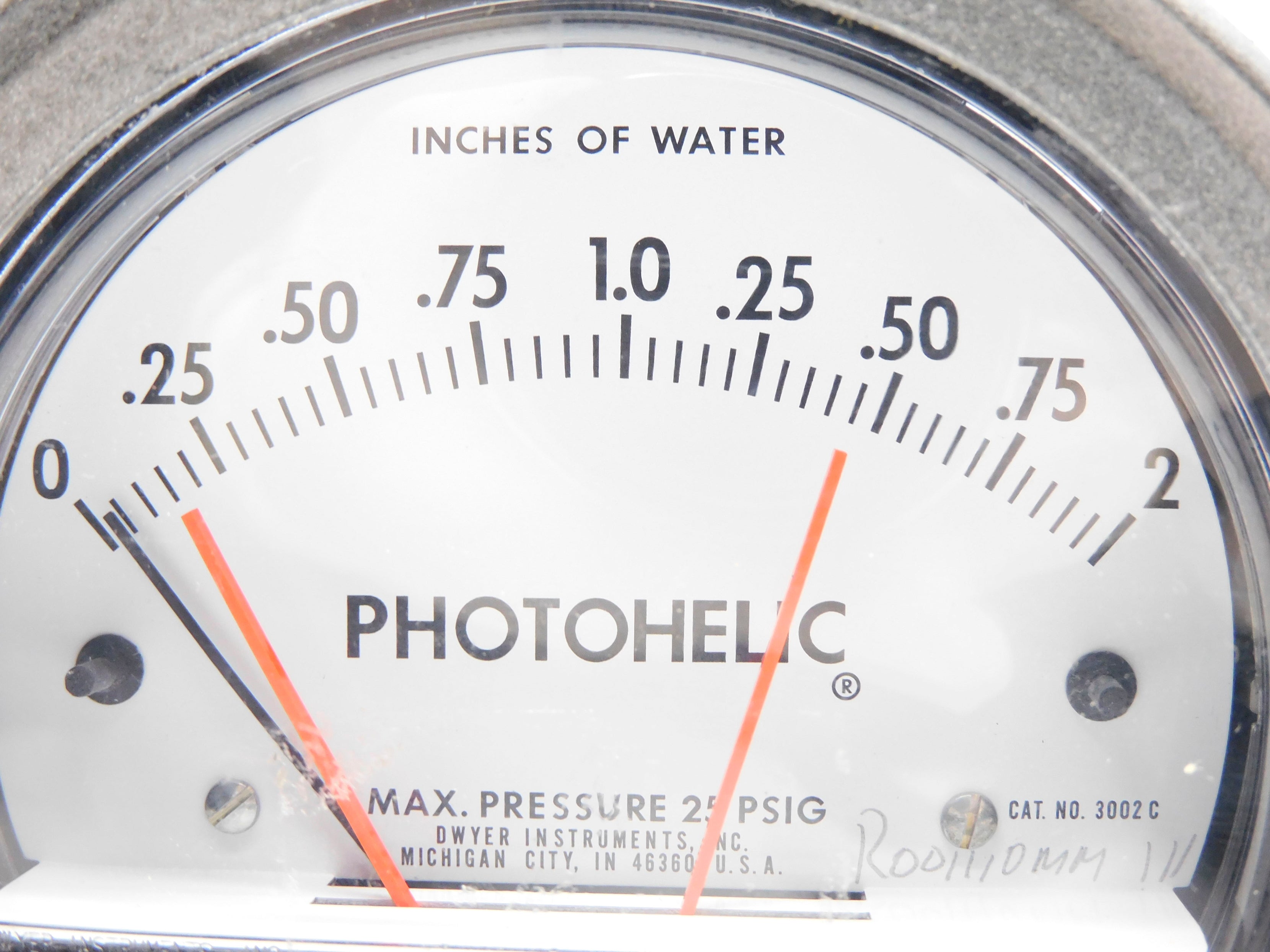 DWYER 3002C 25PSI 0-2" UNMP