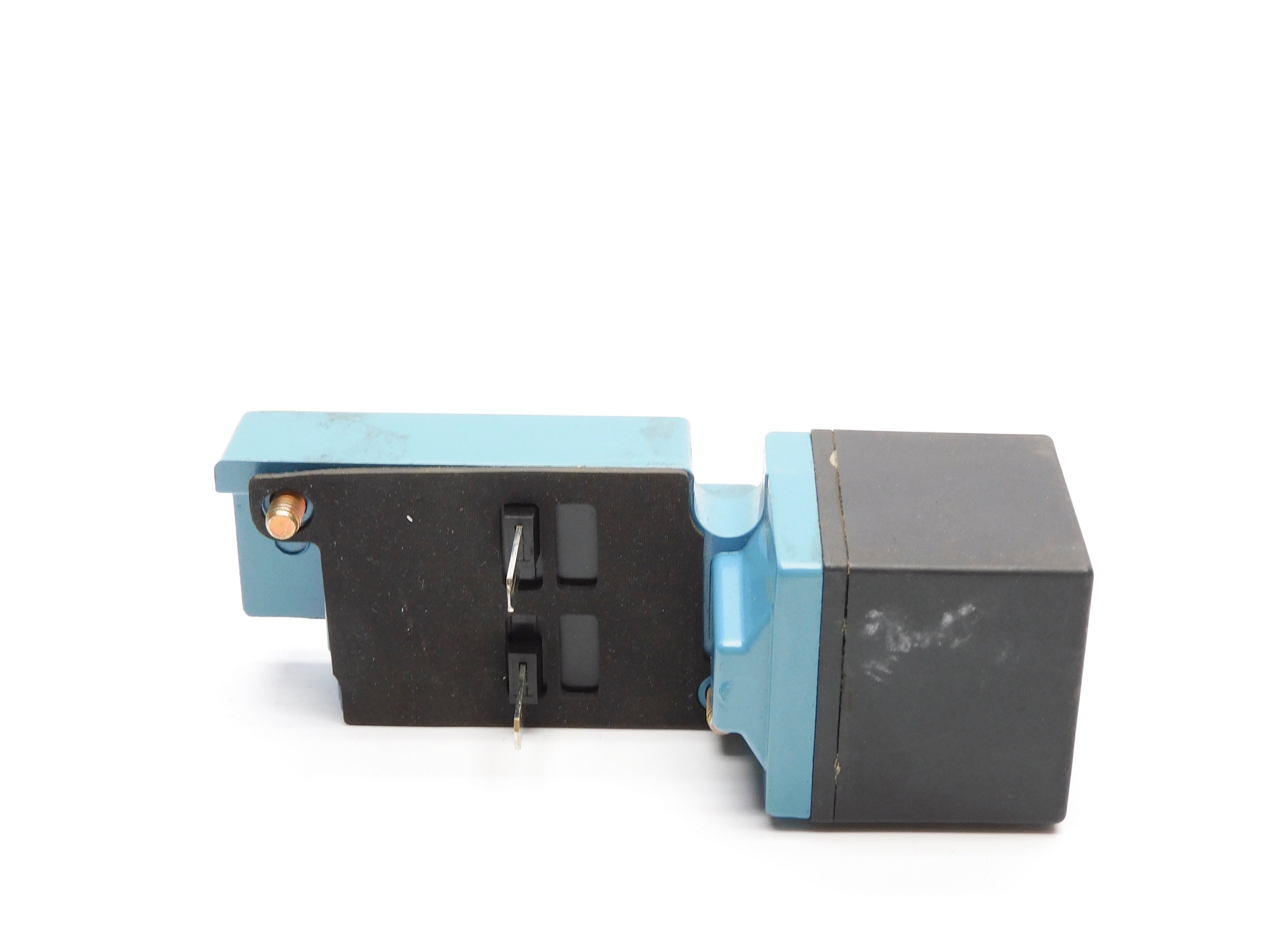 MICRCOSWITCH LYT02C-2S (AS PICTURED) UNMP