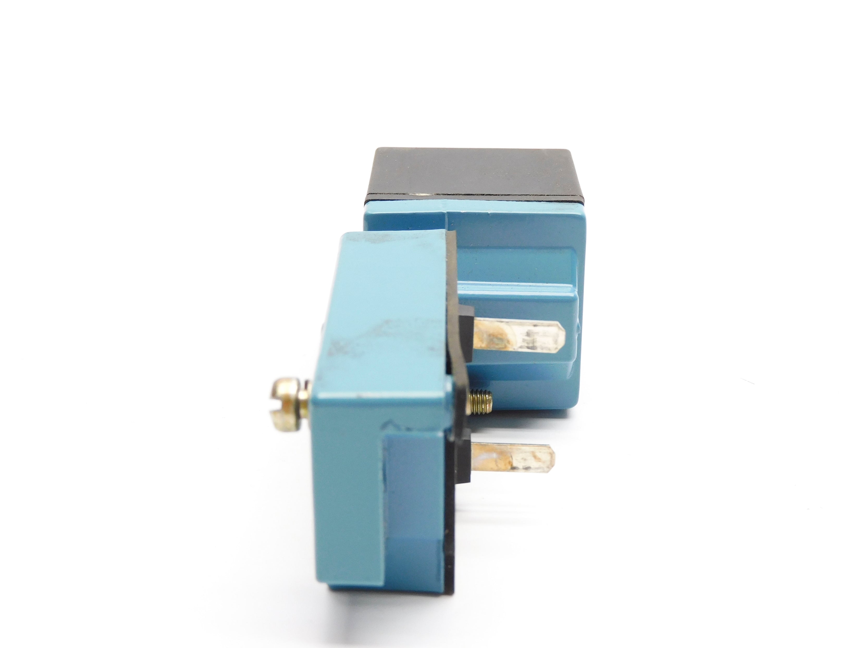 MICRCOSWITCH LYT02C-2S (AS PICTURED) UNMP