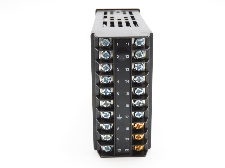 EUROTHERM CONTROLS 808/R1/R1/0/0/0/QS/(AJGF110)/CE/ 32-600'F NSMP