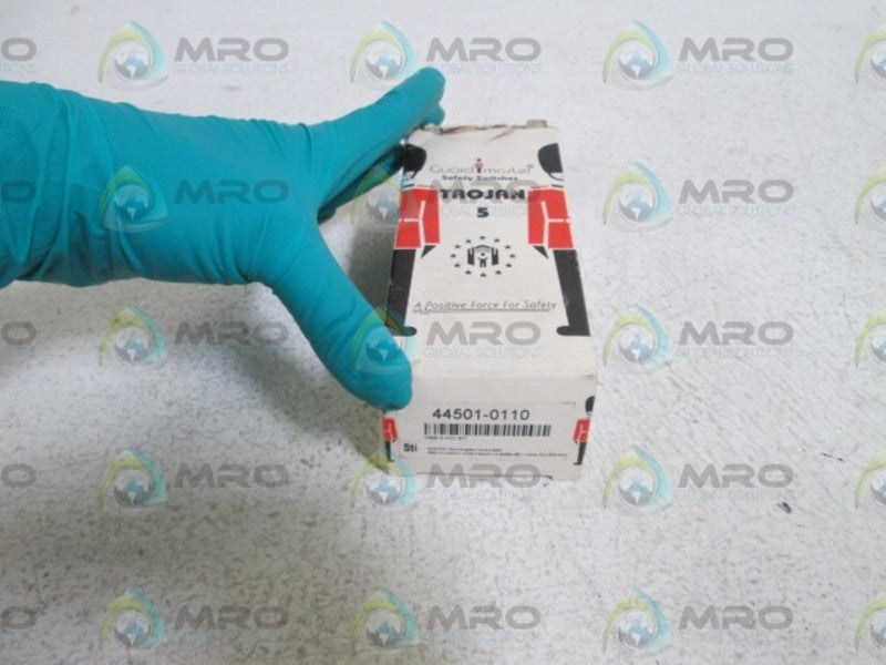 GUARDMASTER TROJAN 5 44501-0110 SAFETY INTERLOCK SWITCH *NEW IN BOX*
