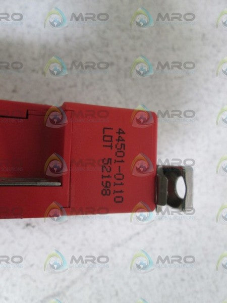 GUARDMASTER TROJAN 5 44501-0110 SAFETY INTERLOCK SWITCH *NEW IN BOX*