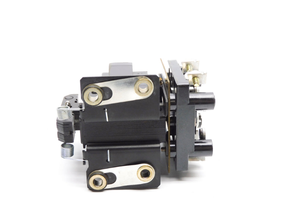 ALLEN BRADLEY 700-C200A1 SER. B 277V UNMP