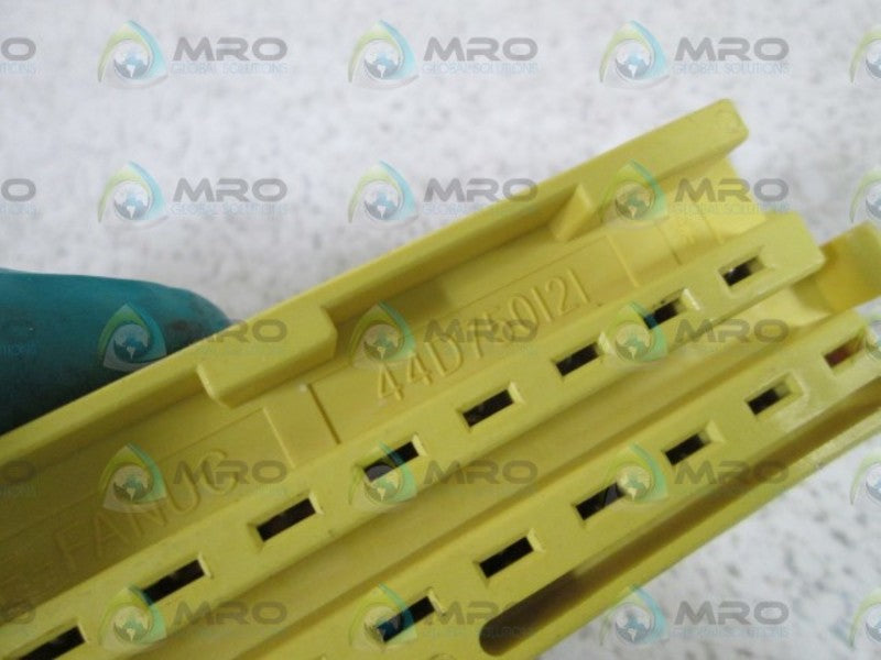 GE FANUC 44D750121 YELLOW TERMINAL BLOCK *NEW NO BOX*