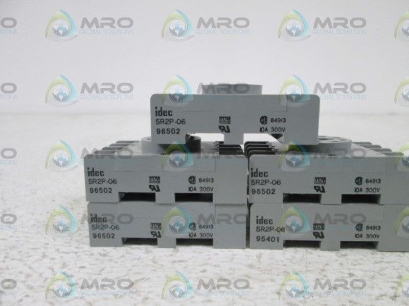 LOT OF 5 IDEC RELAY SOCKET SR2P-6 *NEW NO BOX*