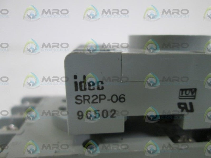 LOT OF 5 IDEC RELAY SOCKET SR2P-6 *NEW NO BOX*