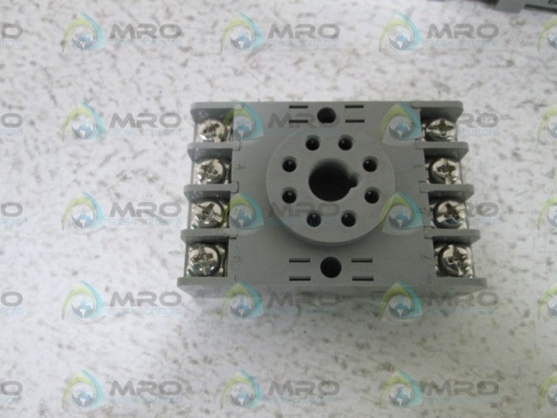 LOT OF 5 IDEC RELAY SOCKET SR2P-6 *NEW NO BOX*