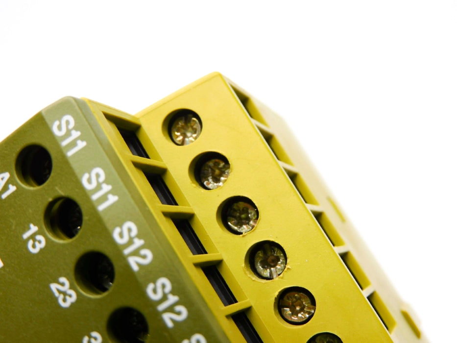 PILZ PNOZ-10-24VDC-6S/4O 774009 UNMP