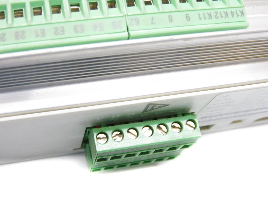 LENZE 33.8203_E  00356372 UNMP