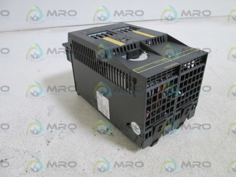 SIEMENS STARTER 3RK1301-0BB13-1AA4 (CRACKED AS PICTURED) *AS IS*