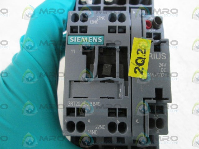 SIEMENS CONTACTOR 3RT2026-2BB40 (CRACKED AS PICTIRED) *AS IS*