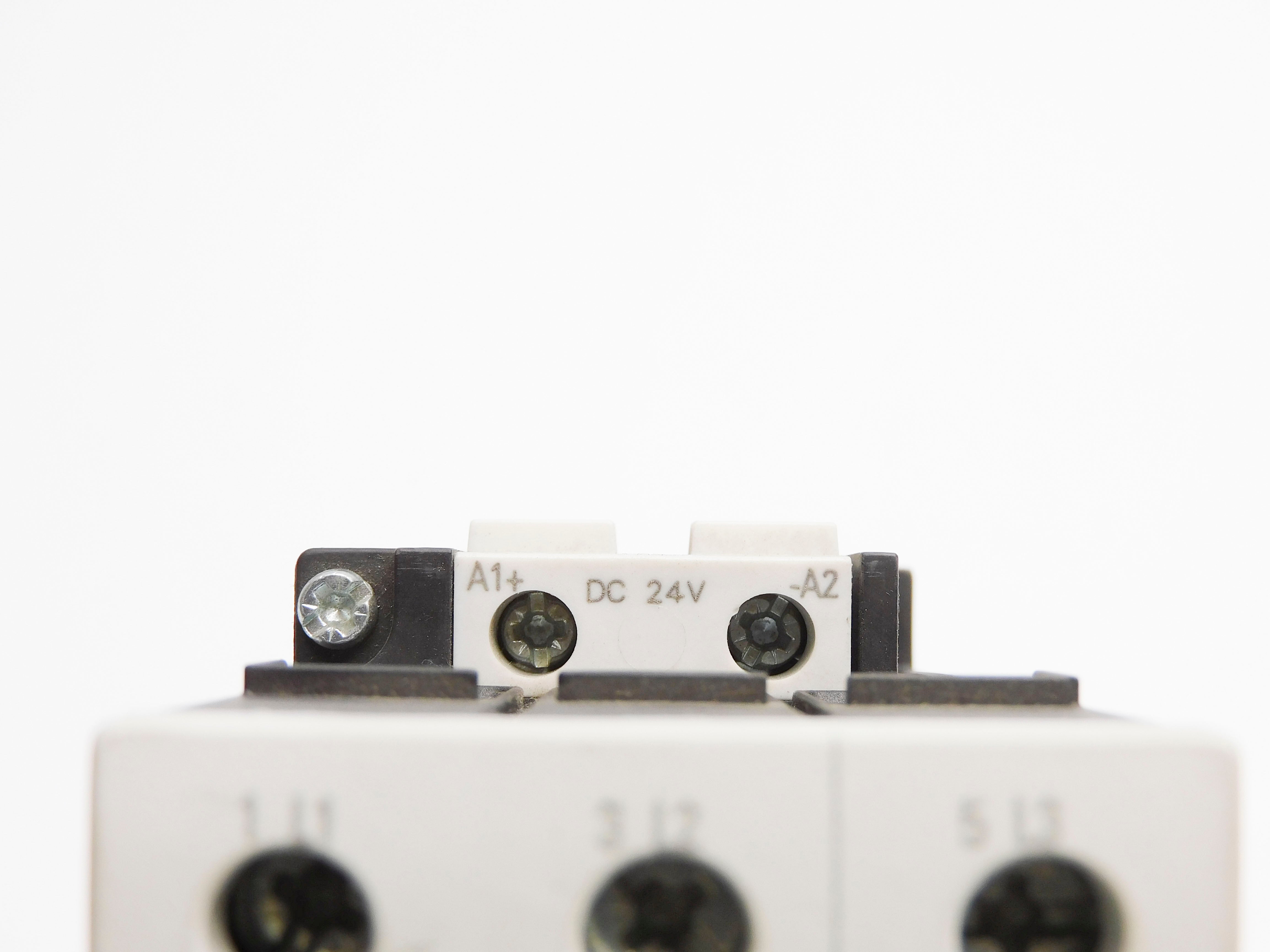 SIEMENS 3RT1036-1BB40 24VDC (AS PICTURED) NSNP