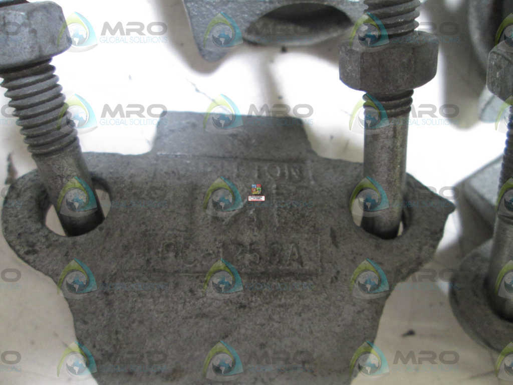 LOT OF 8 APPLETON 1 1/4" RIGHT ANGLE CORNER CLAMP PC125RA *NEW NO BOX*