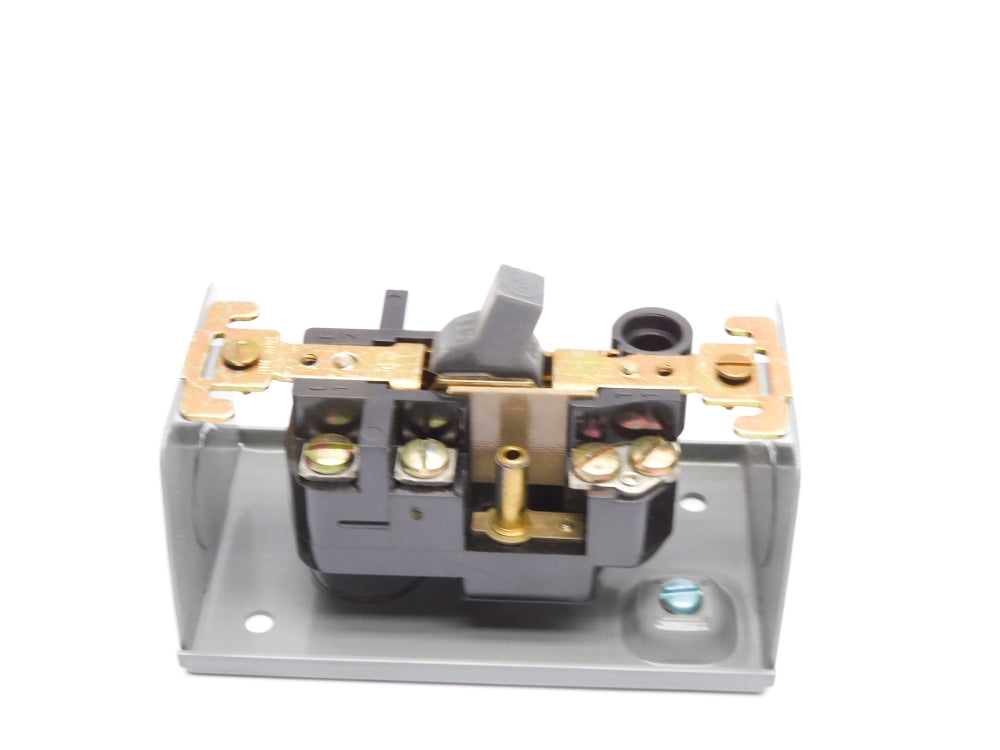 ALLEN BRADLEY 600-TAX4 SER. B 277V 15A NSNP
