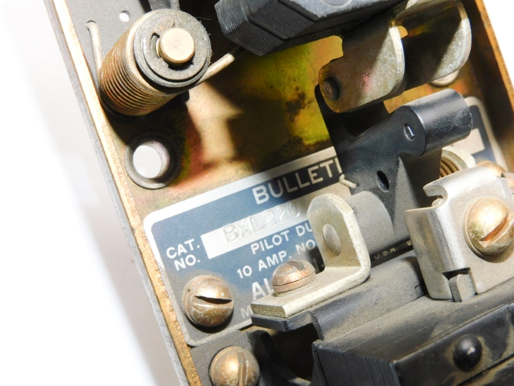 ALLEN BRADLEY 700-BXL220 SER. A 120/110V UNMP