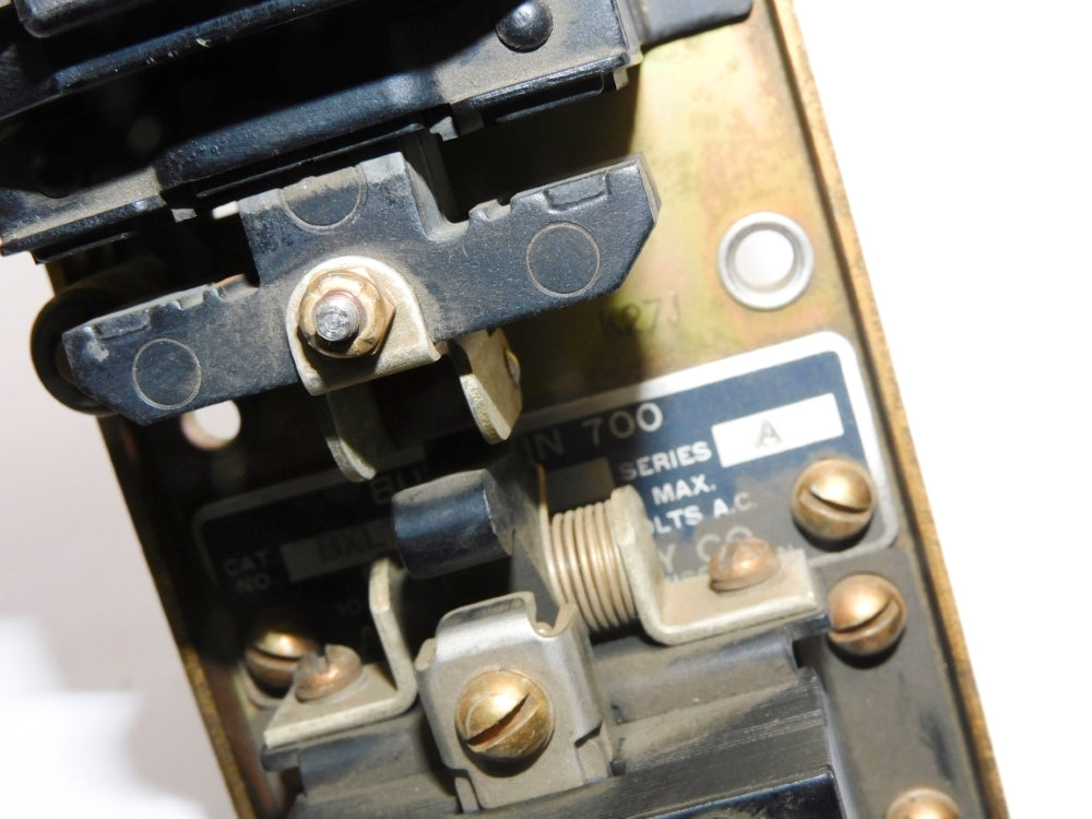 ALLEN BRADLEY 700-BXL220 SER. A 120/110V UNMP