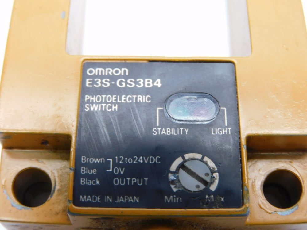 OMRON E3S-GS3B4 12-24VDC UNMP