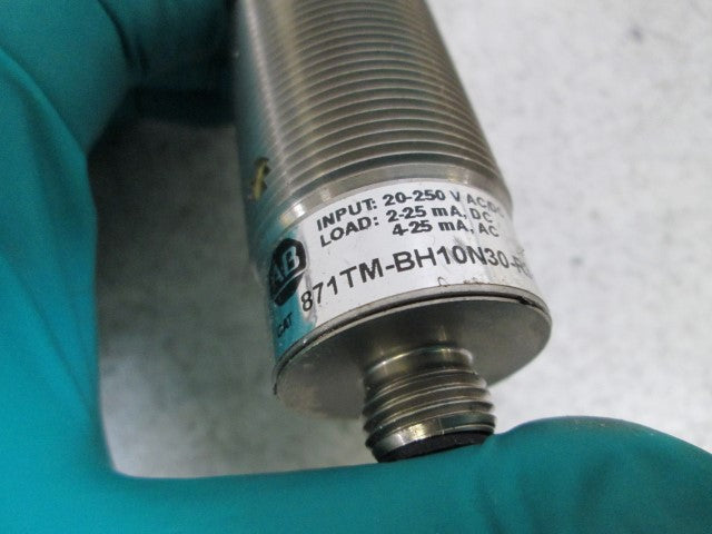 ALLEN BRADLEY PROXIMITY SWITCH 871TM-BH10N30-R3 SER. A *USED*