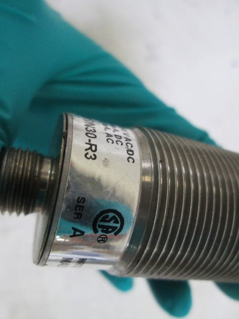 ALLEN BRADLEY PROXIMITY SWITCH 871TM-BH10N30-R3 SER. A *USED*